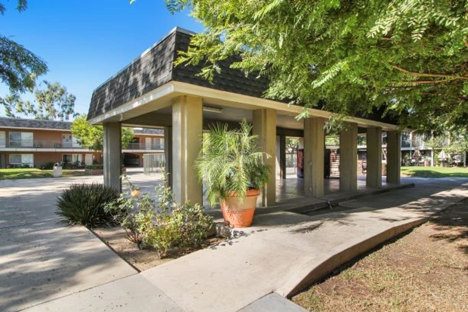 Santa Ana Apartment: 3101 South Bristol Street
