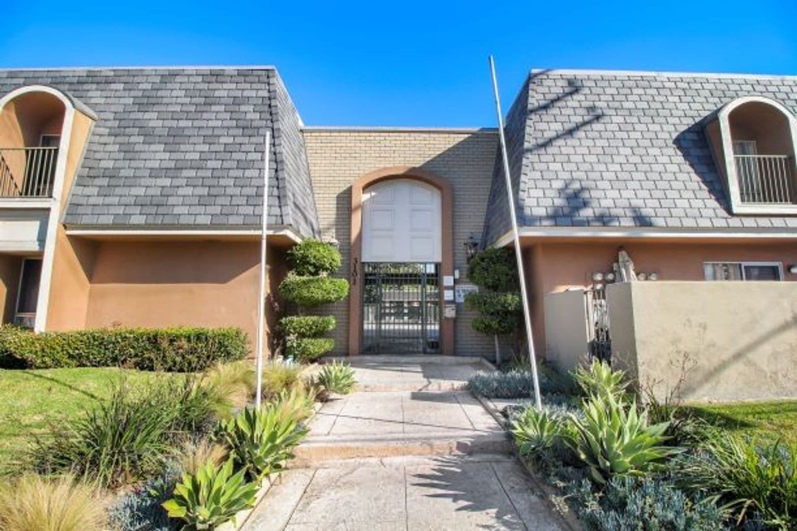 Santa Ana Apartment: 3101 South Bristol Street