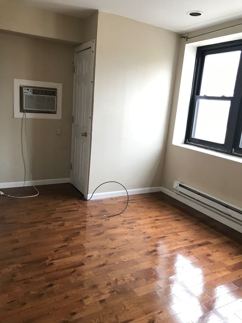 Philadelphia Apartment: 4800-02 Woodland Ave.