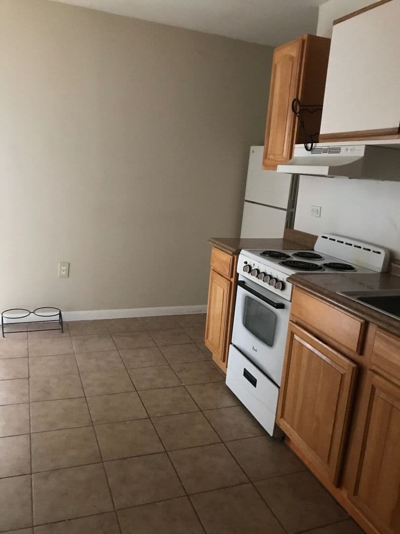 Philadelphia Apartment: 4800-02 Woodland Ave.