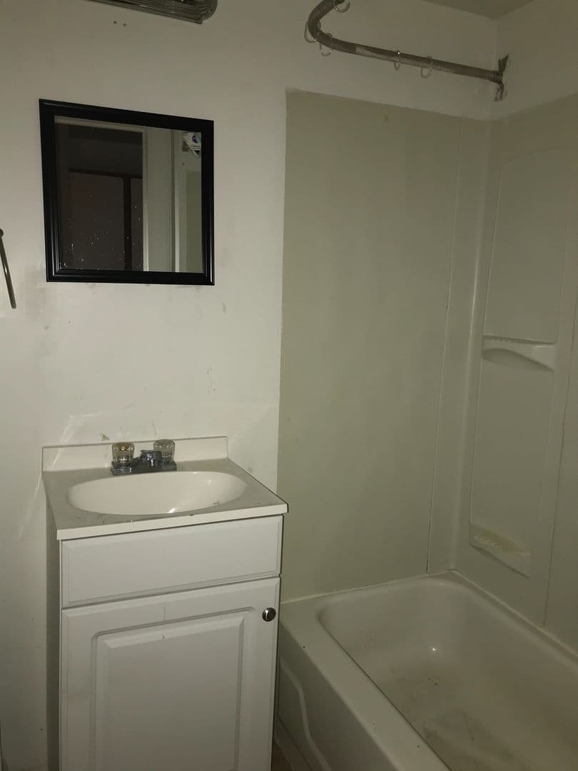 Philadelphia Apartment: 4800-02 Woodland Ave.