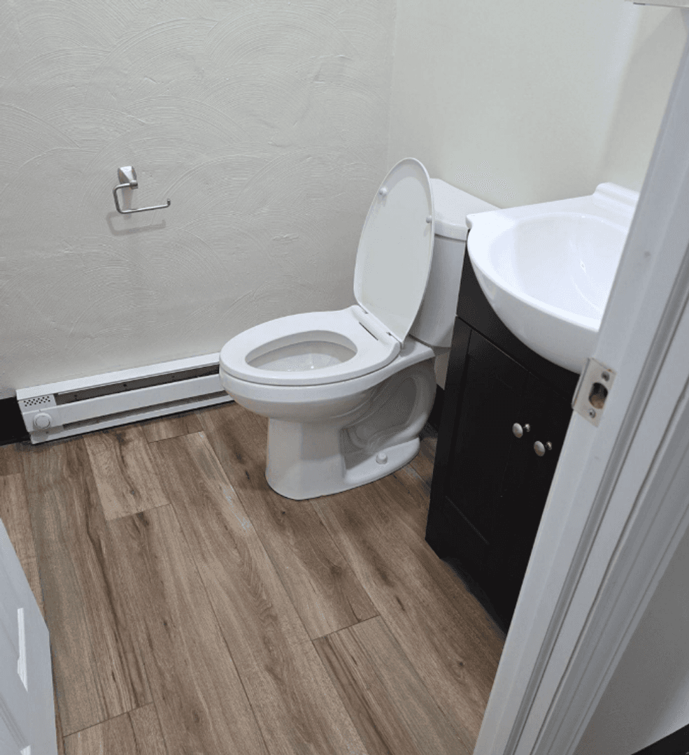 State College Apartment: 616 East College Avenue