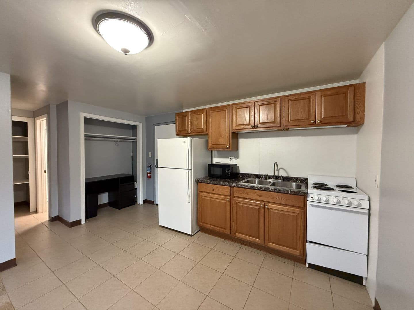 State College Apartment: 215 E. Calder Way