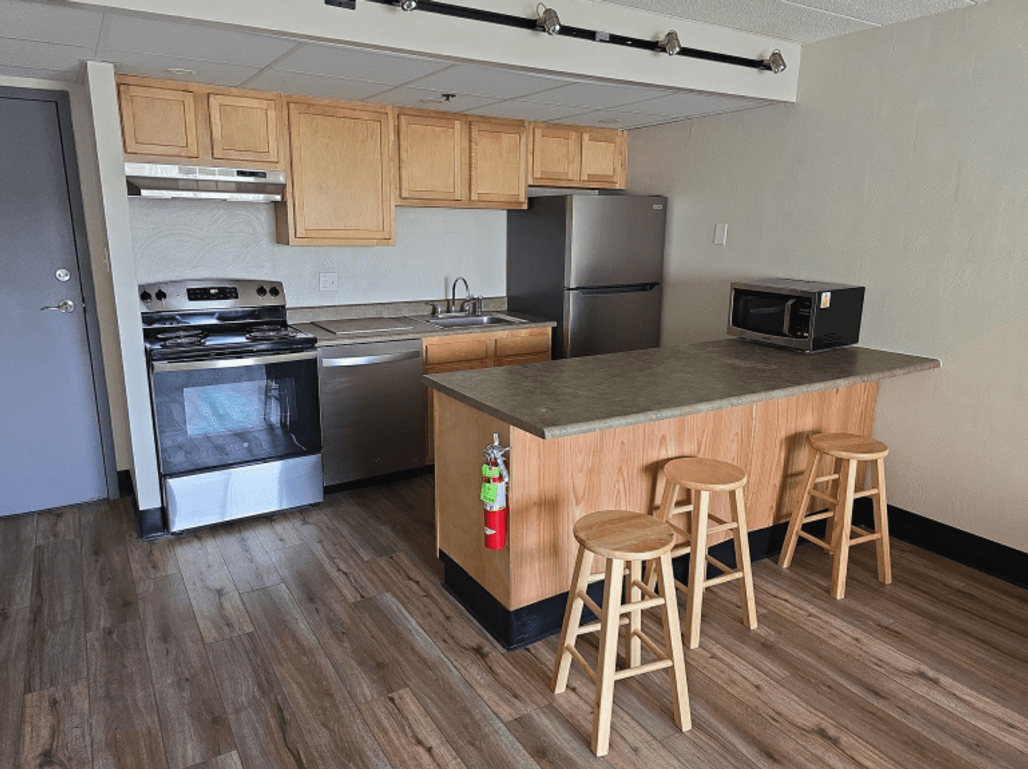 State College Apartment: 616 East College Avenue