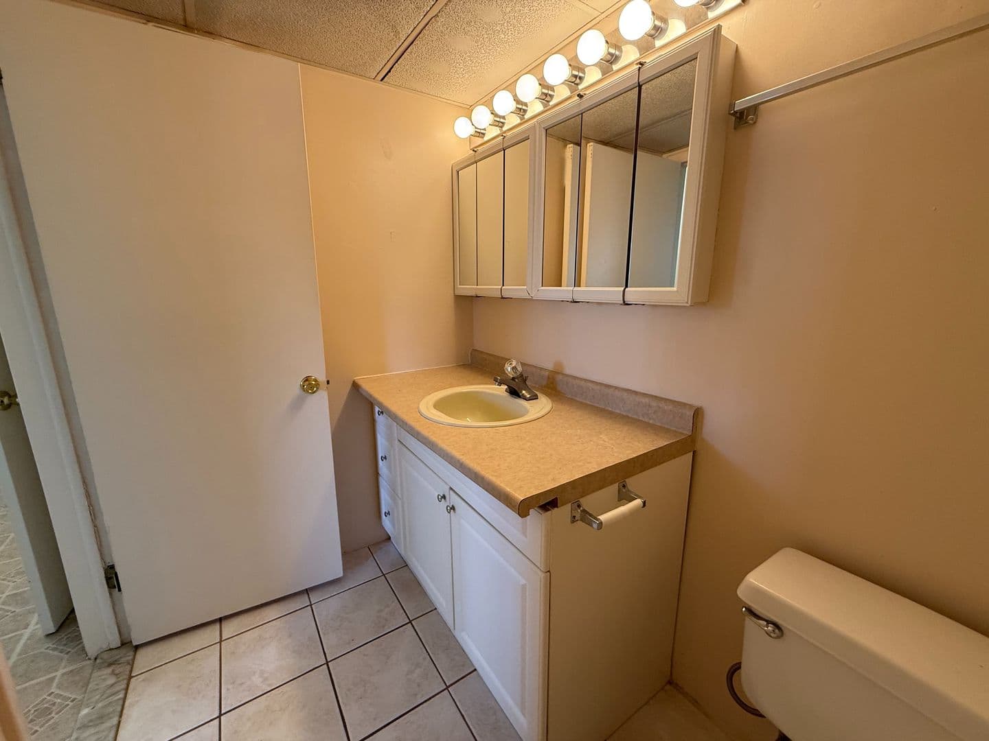 State College Apartment: 424 Waupelani Drive