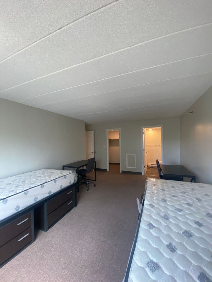 State College Apartment: 616 East College Avenue