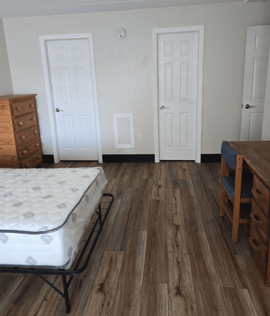 State College Apartment: 616 East College Avenue