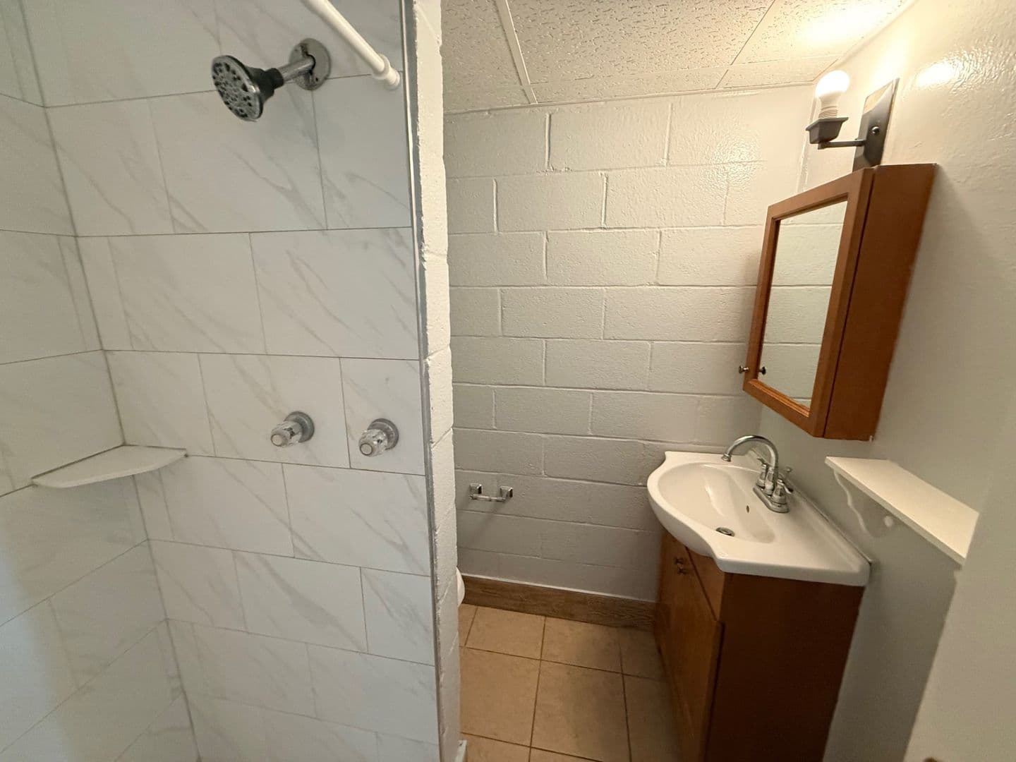 State College Apartment: 215 E. Calder Way