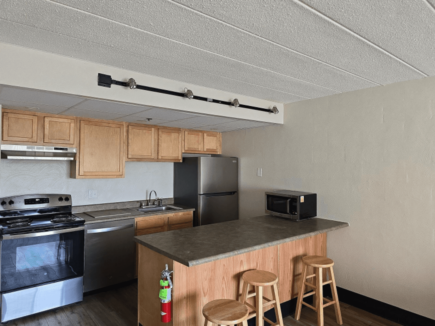 State College Apartment: 616 East College Avenue