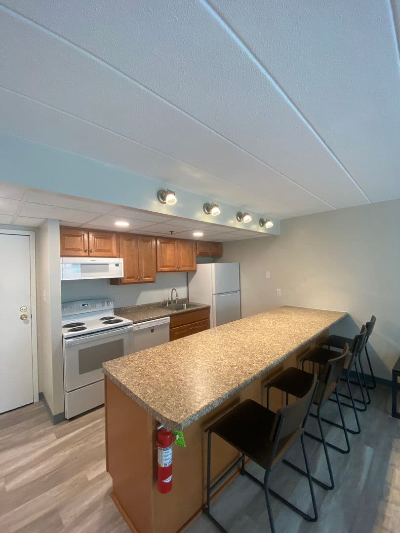 State College Apartment: 616 East College Avenue