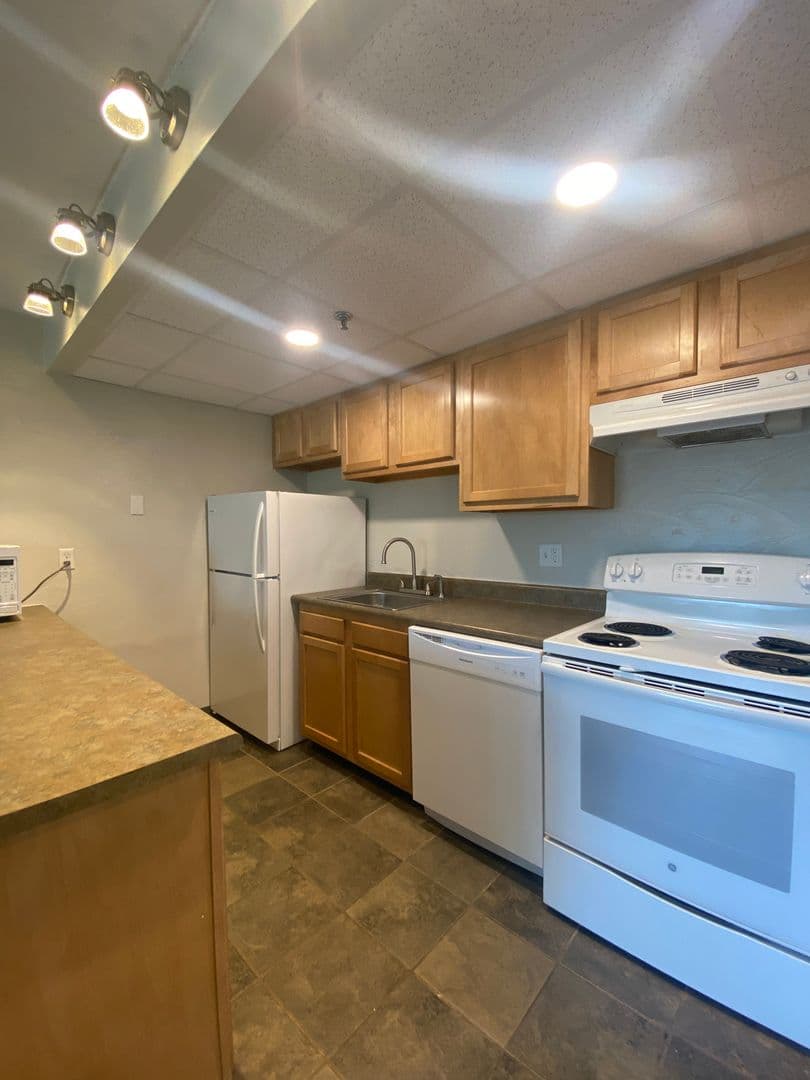 State College Apartment: 616 East College Avenue