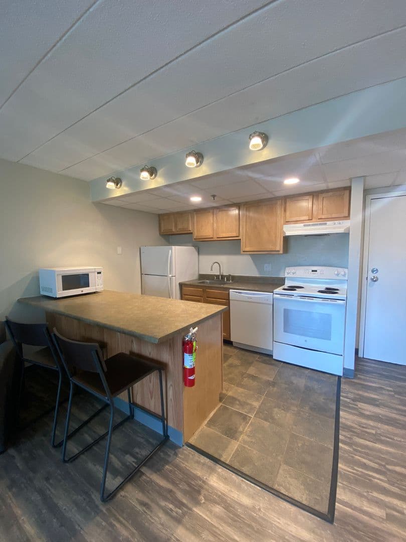 State College Apartment: 616 East College Avenue