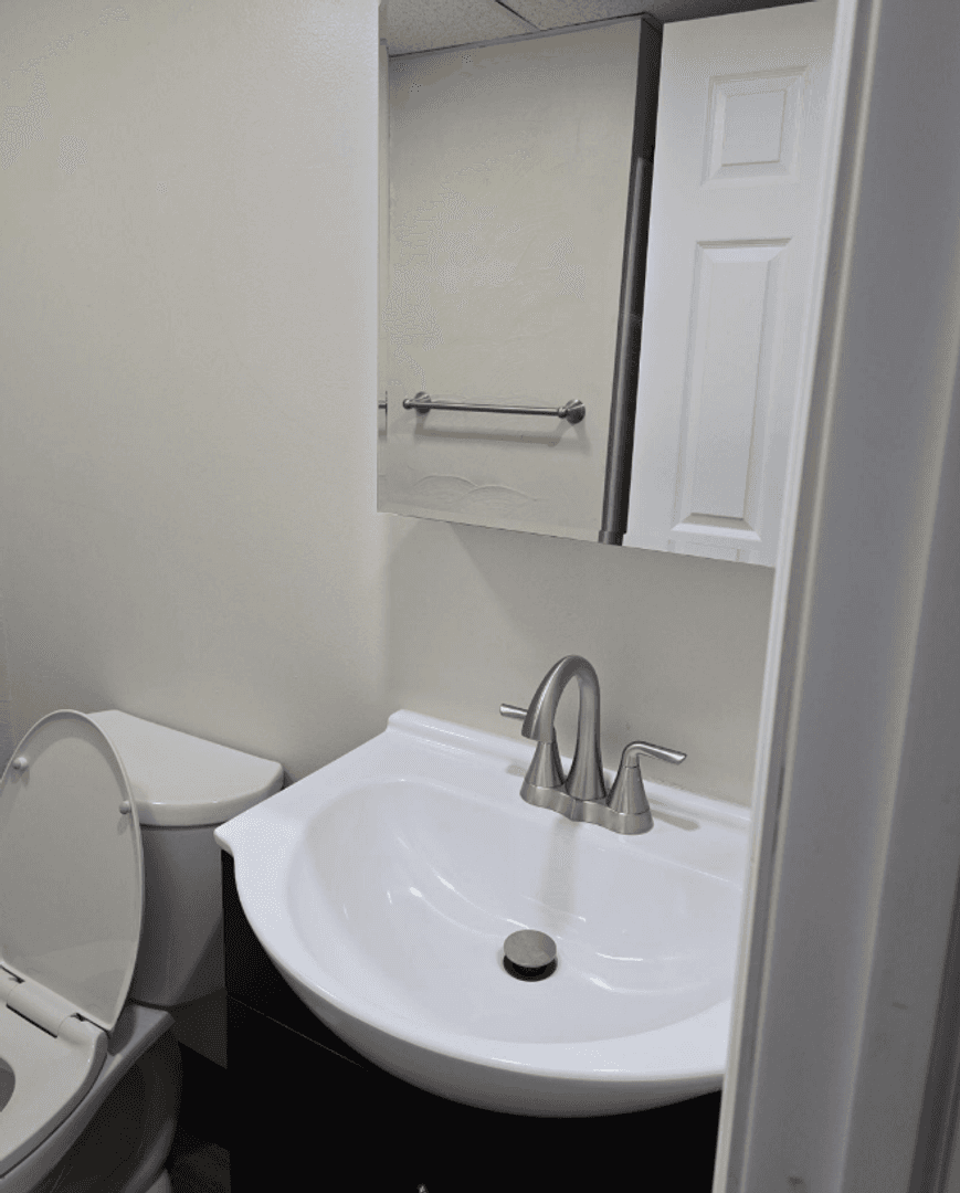 State College Apartment: 616 East College Avenue