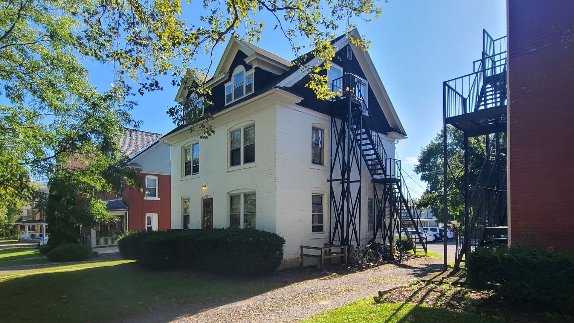 State College Apartment: 712 West College Avenue