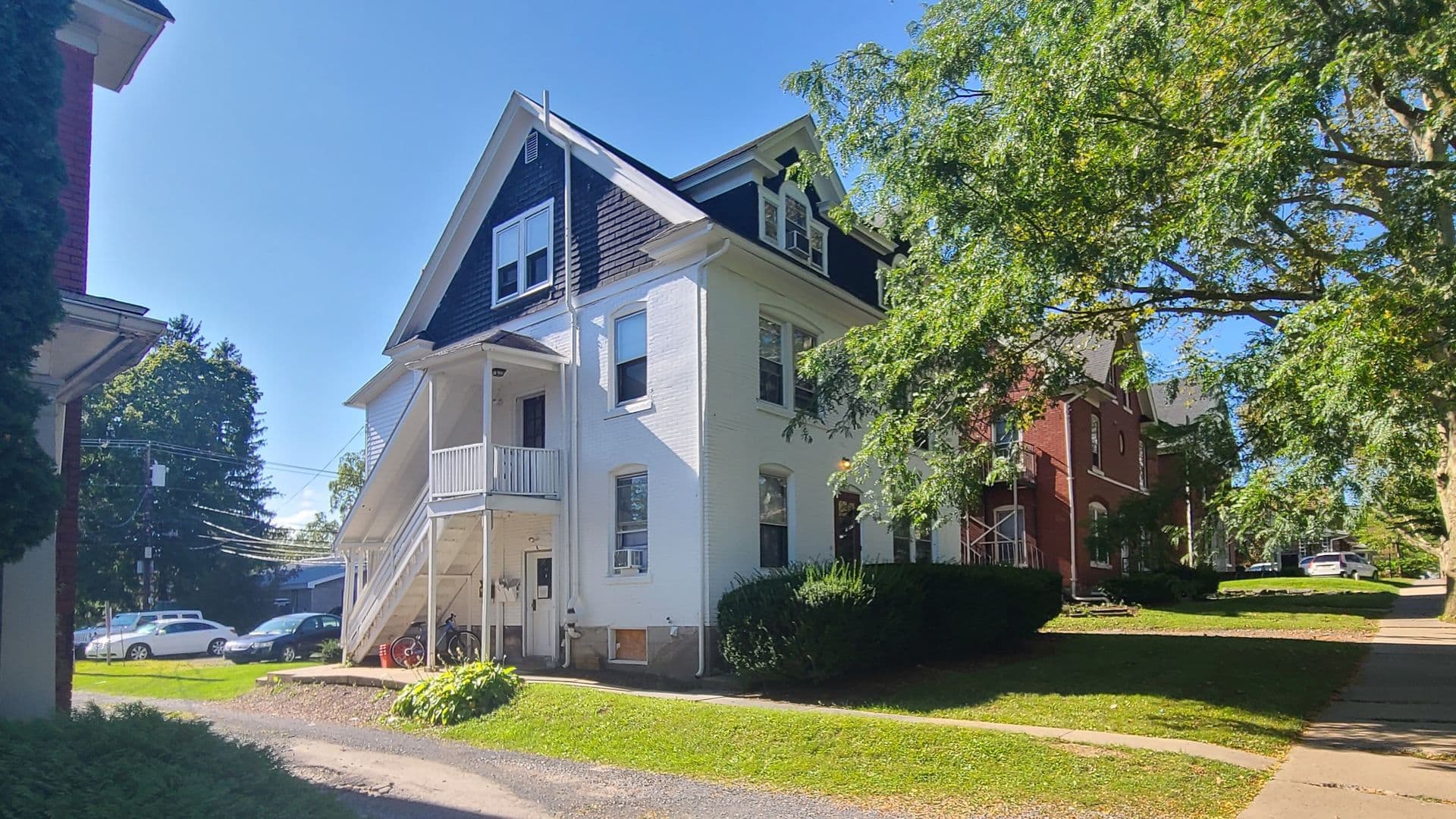 State College Apartment: 712 West College Avenue