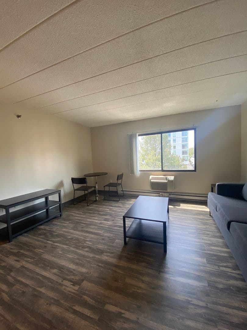 State College Apartment: 616 East College Avenue