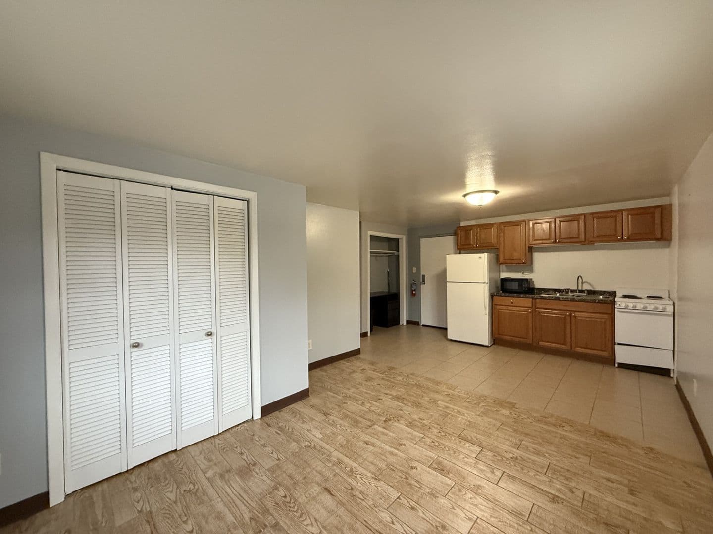 State College Apartment: 215 E. Calder Way