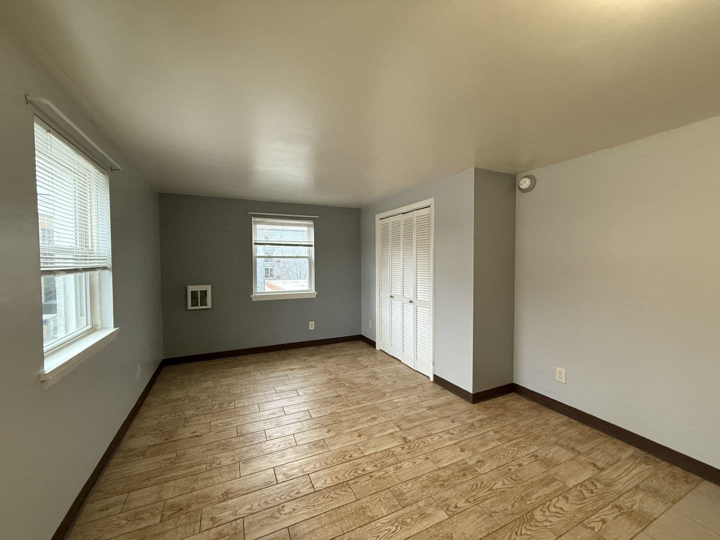 State College Apartment: 215 E. Calder Way
