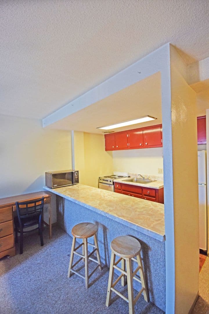 State College Apartment: 458 East College Avenue