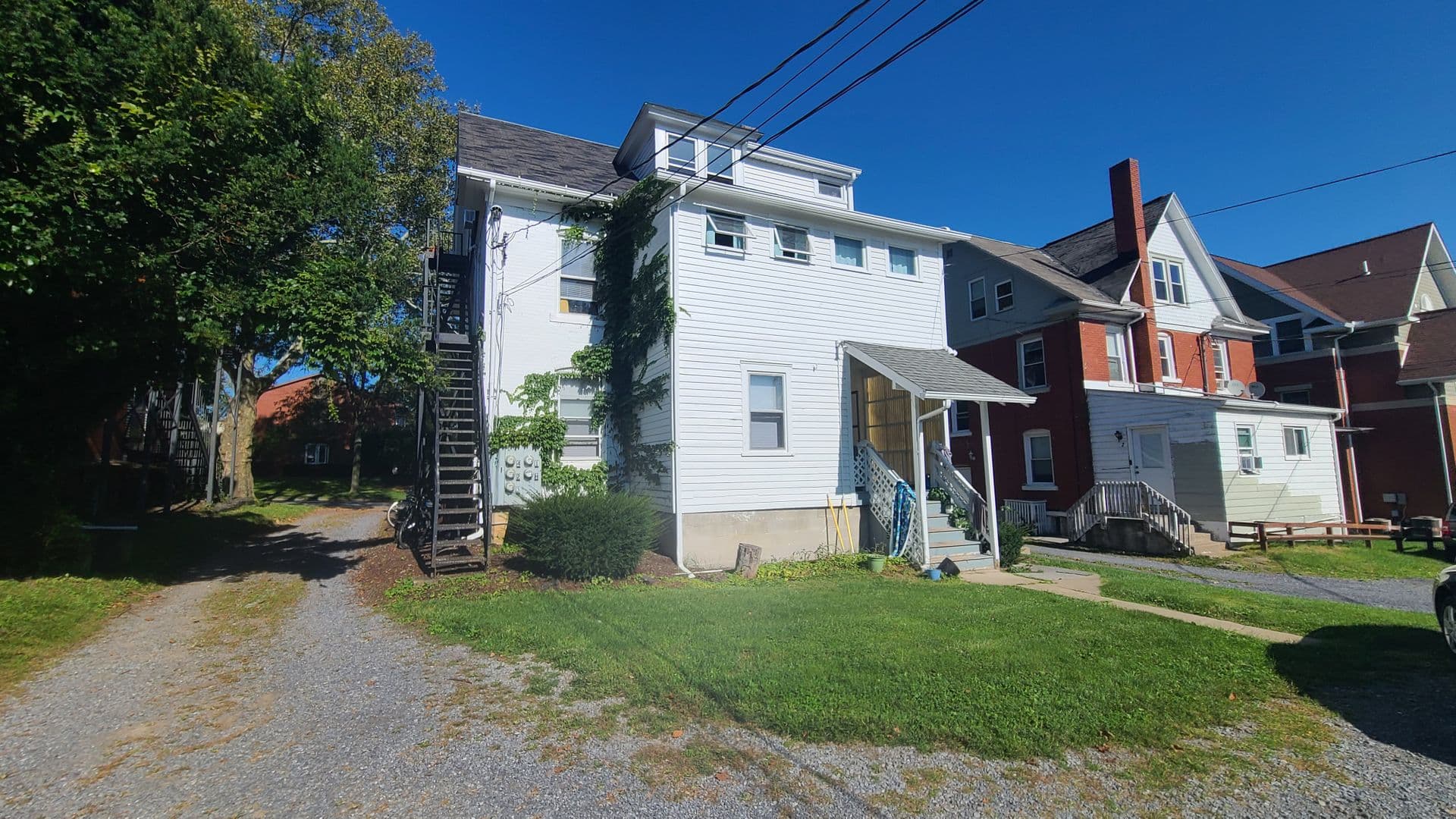 State College Apartment: 712 West College Avenue