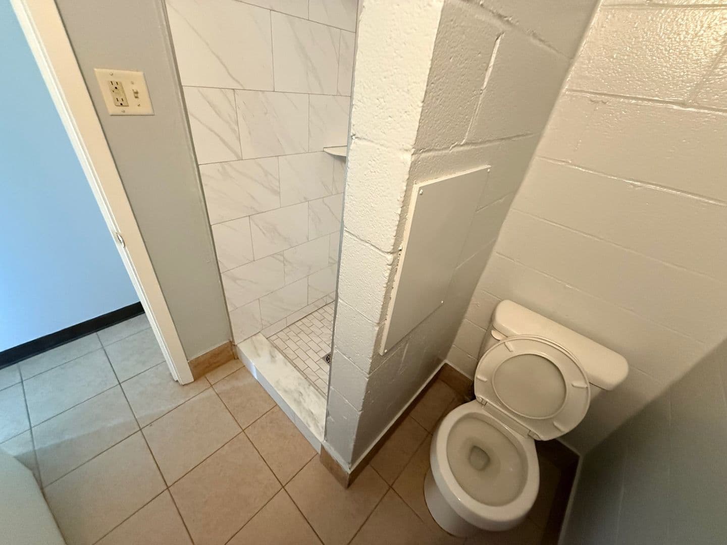 State College Apartment: 215 E. Calder Way