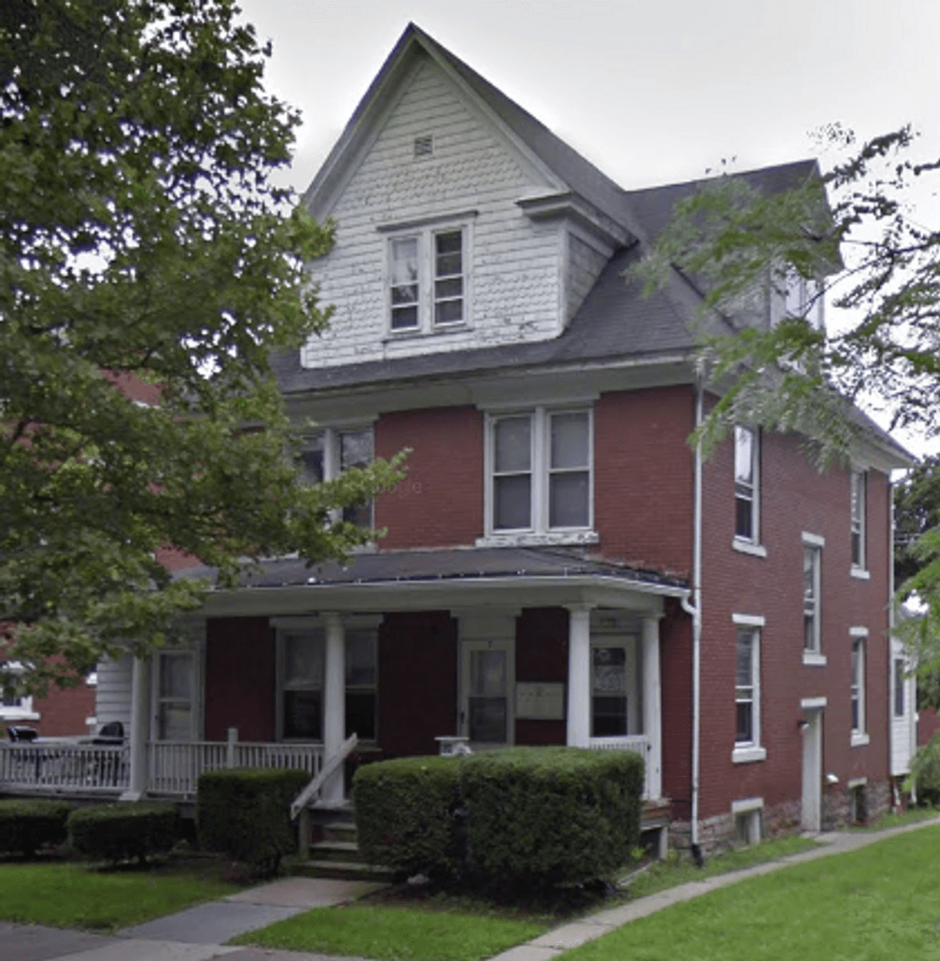State College Apartment: 528 West College Avenue