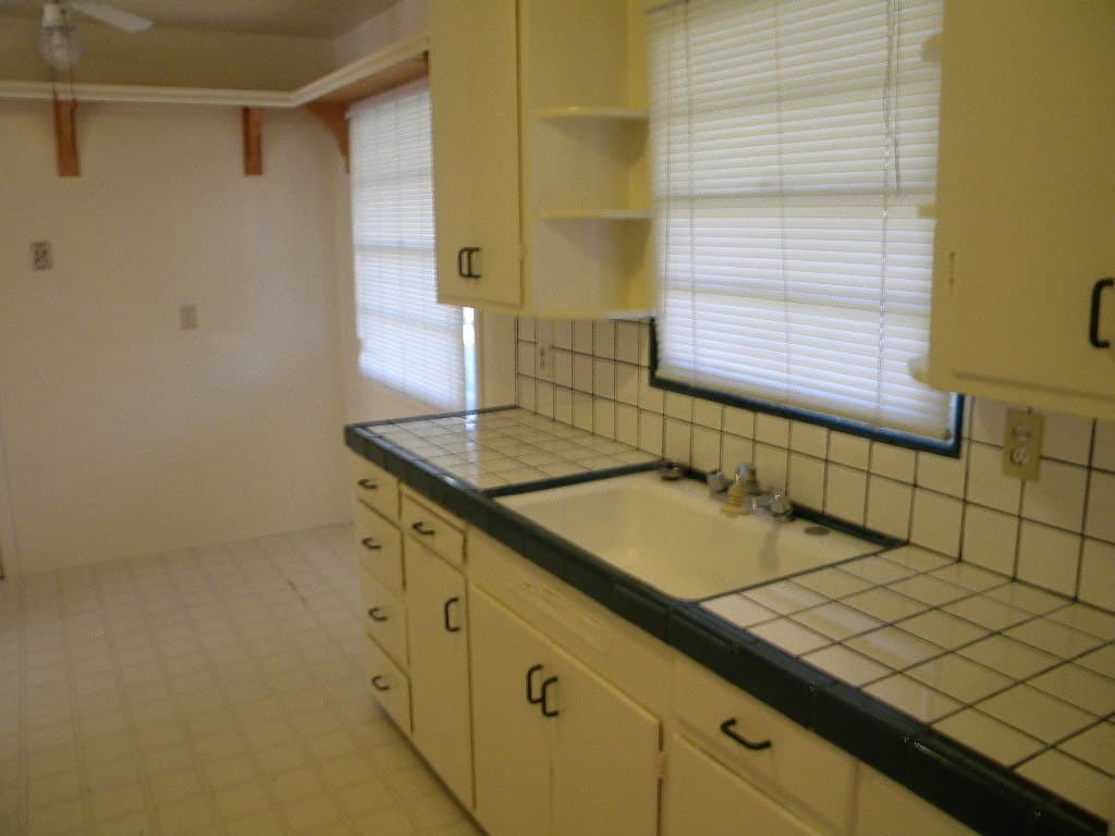 SACRAMENTO House: 5665 NOLDER WAY