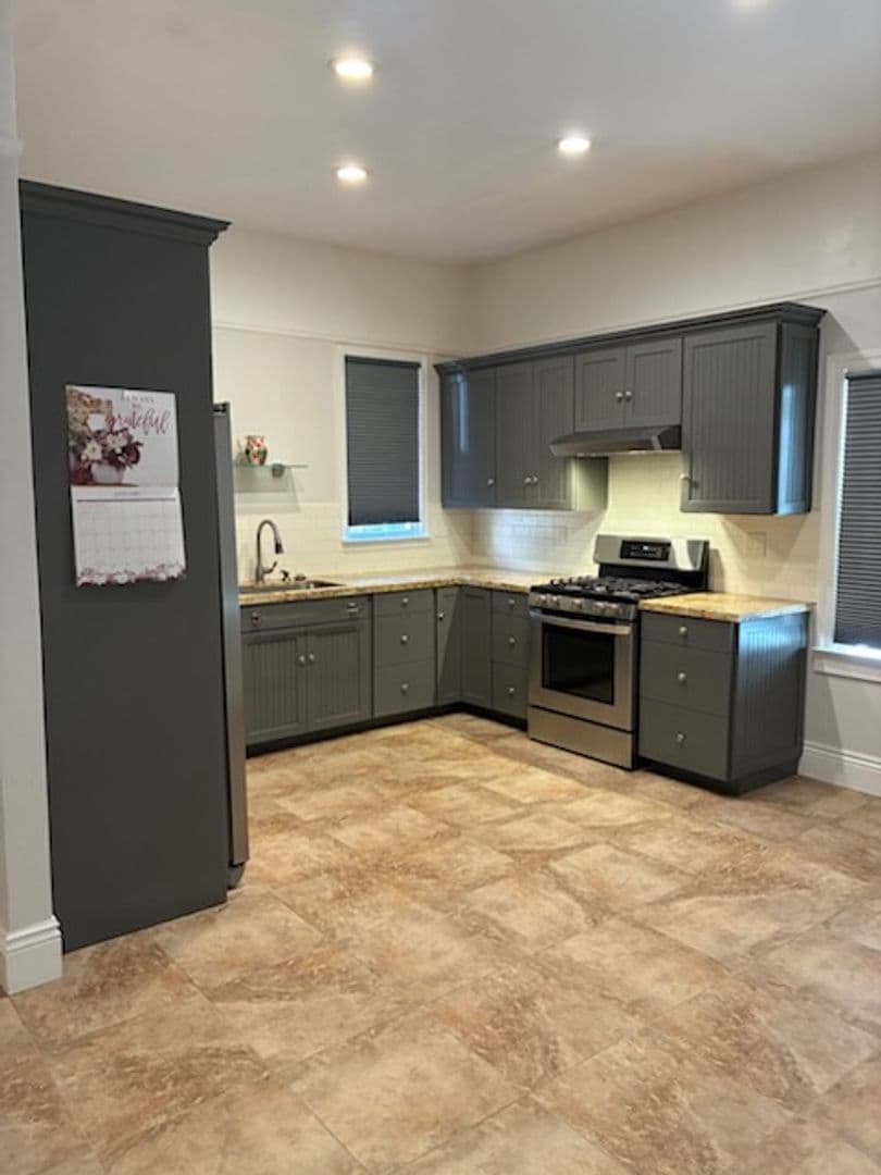 SACRAMENTO House: 1407 D STREET