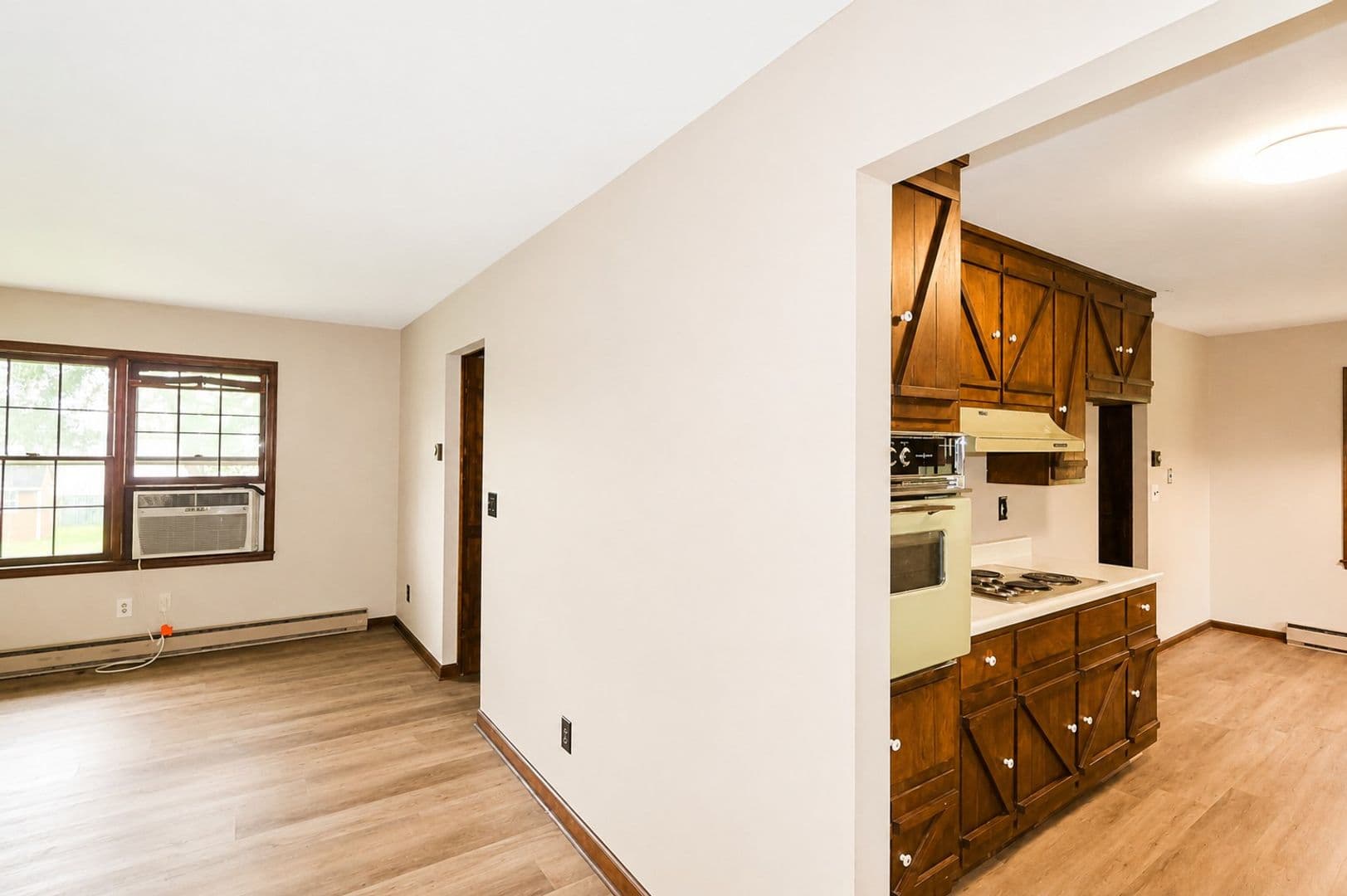 Oakwood House: 3750 Robinson Drive