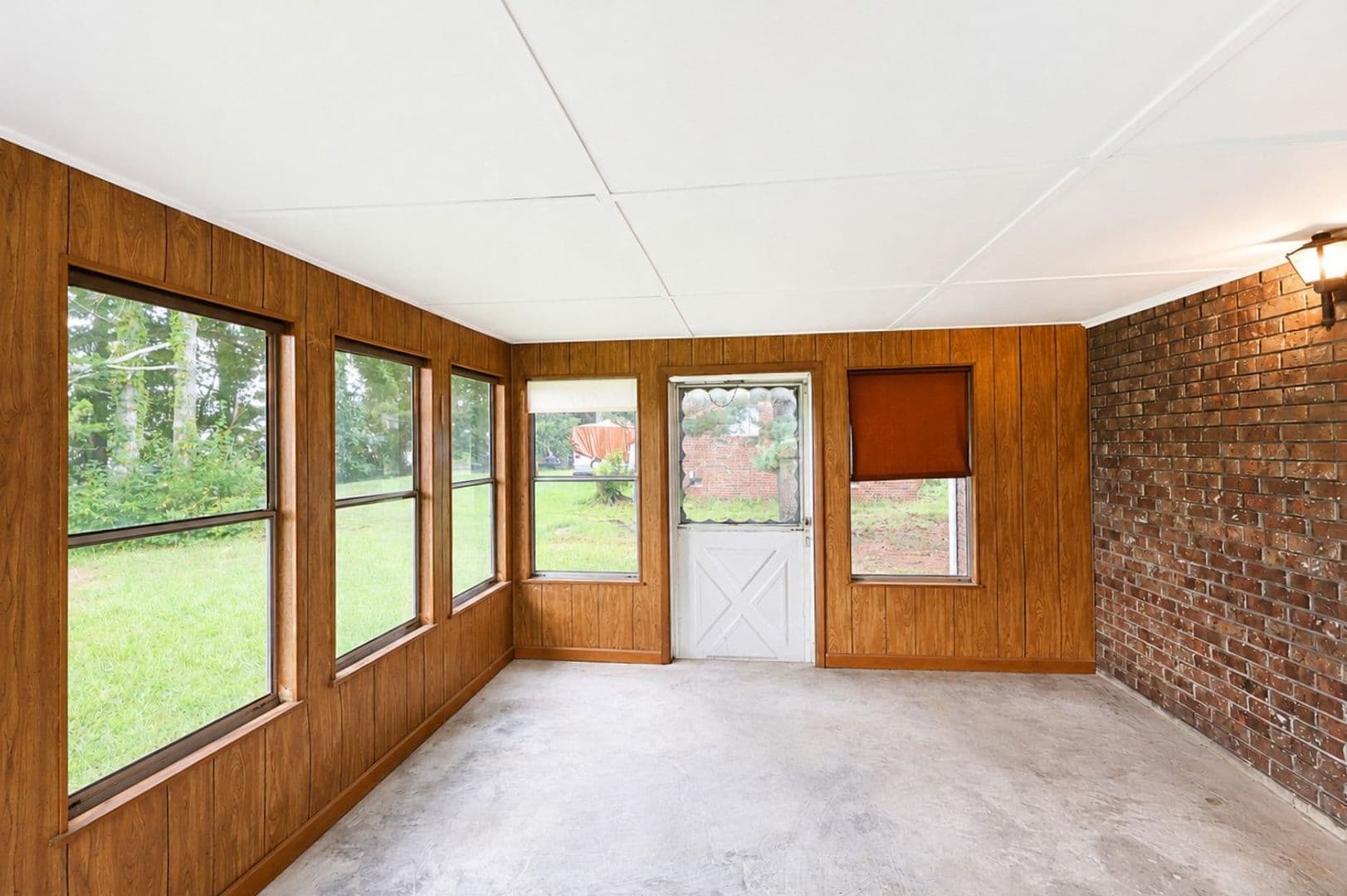 Oakwood House: 3750 Robinson Drive