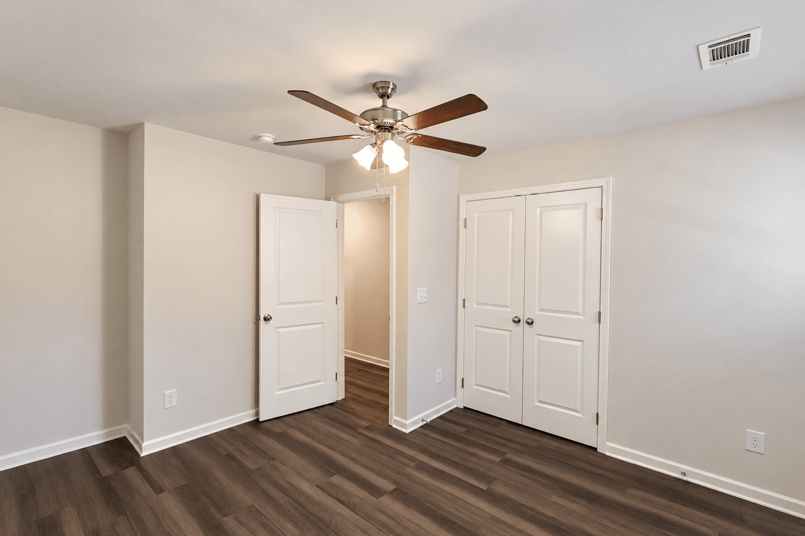 Oakwood Townhome: 4325-B Shawnee Drive