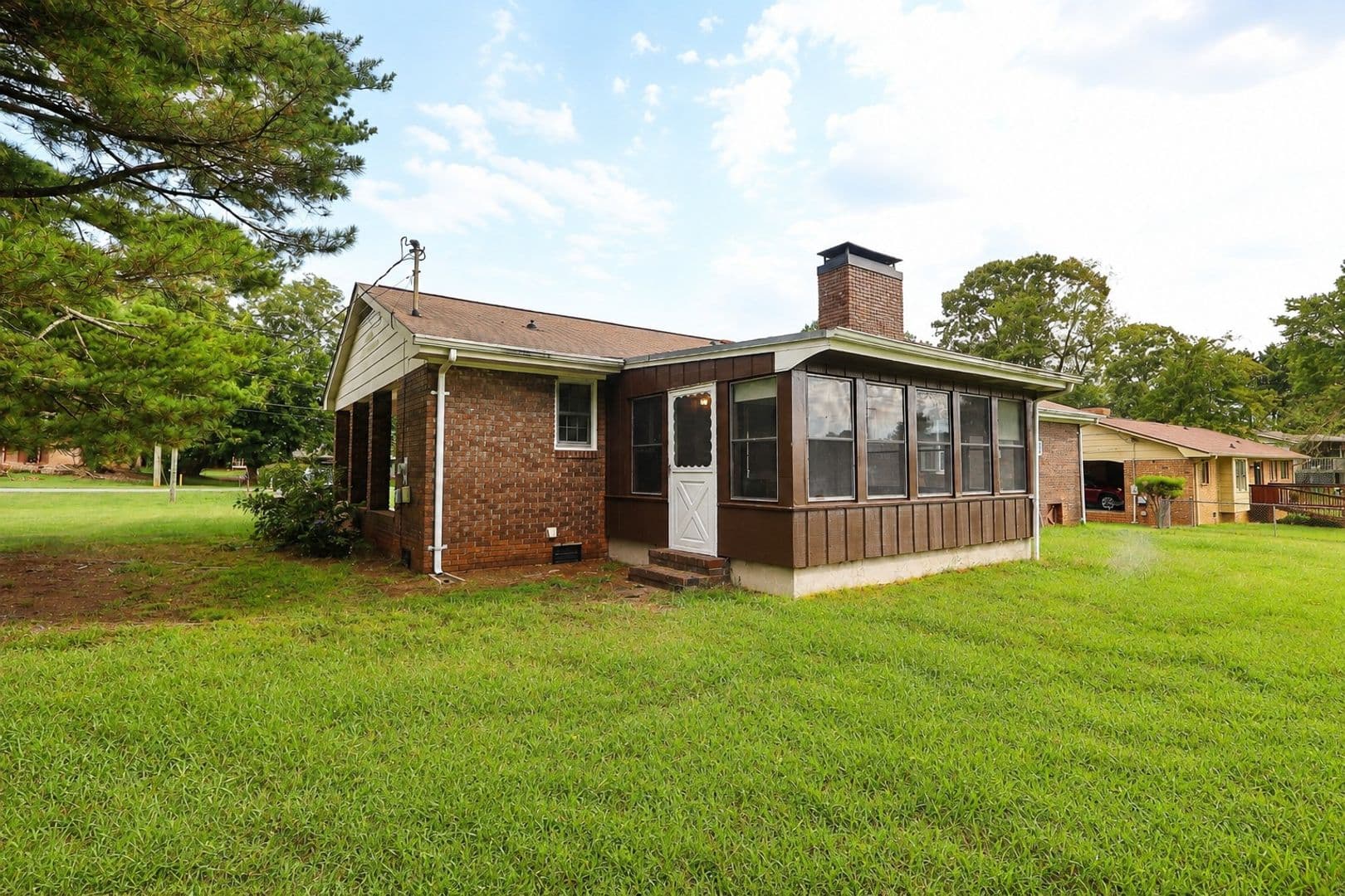 Oakwood House: 3750 Robinson Drive