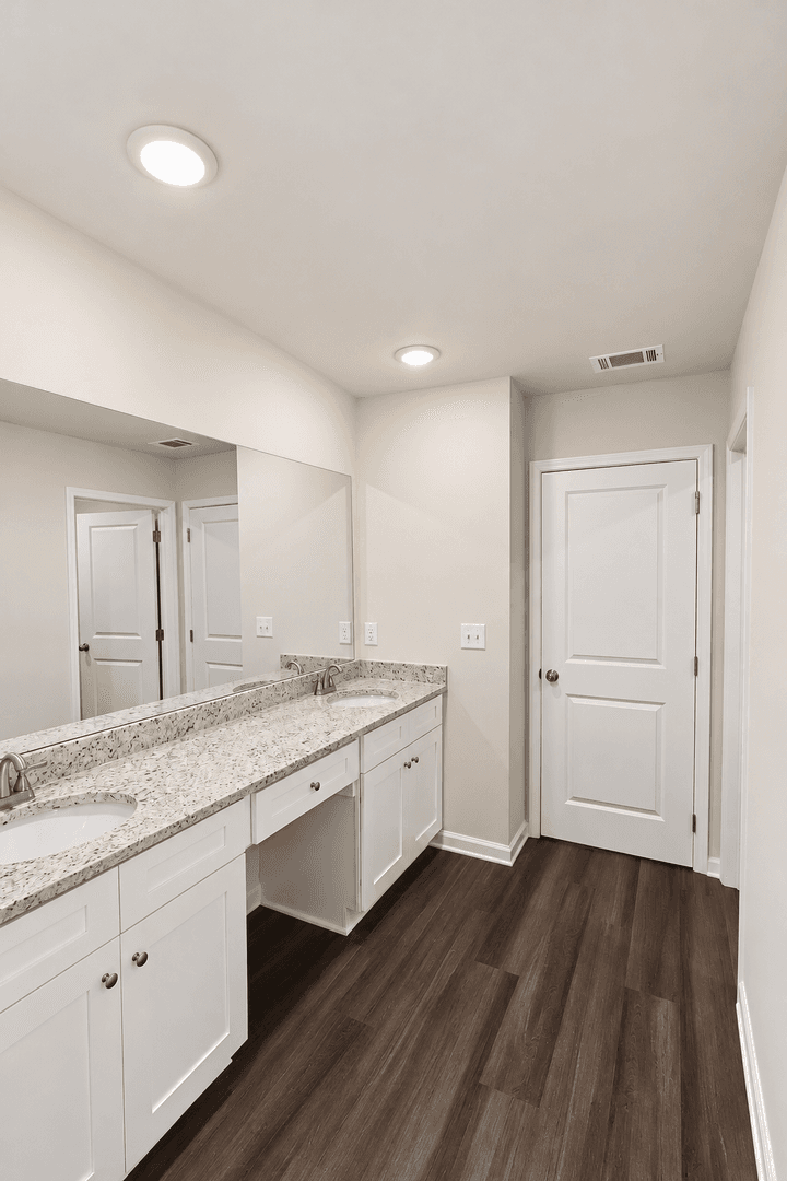 Oakwood Townhome: 4325-A Shawnee Drive