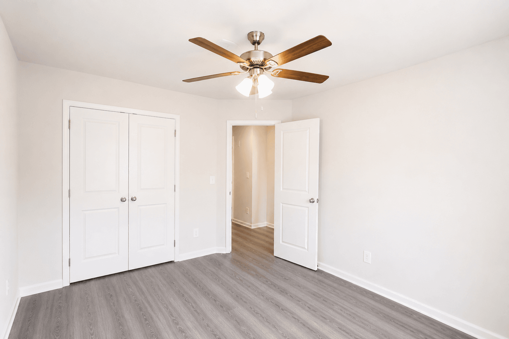 Oakwood Townhome: 4220 Crosby Lane