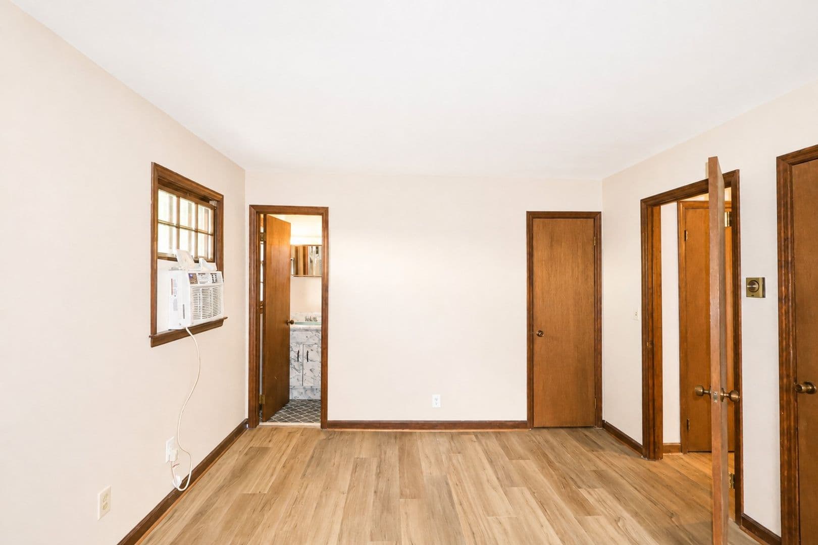 Oakwood House: 3750 Robinson Drive