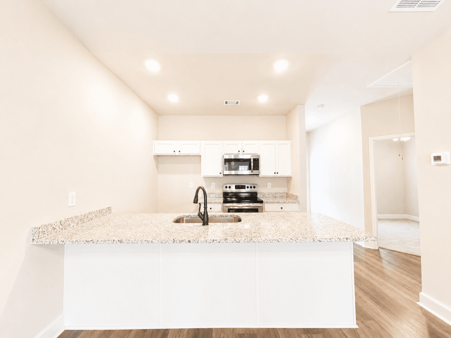 Cornelia Townhome: 701 Pondview Ct