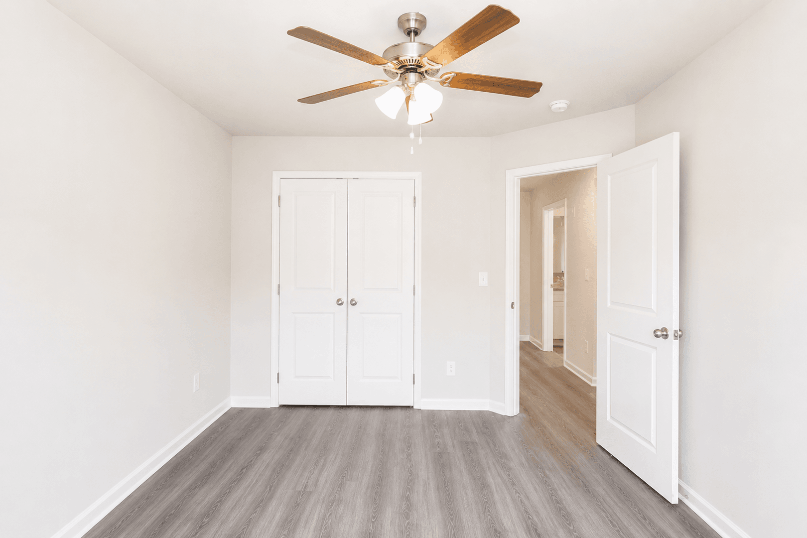 Oakwood Townhome: 4216 Crosby Lane