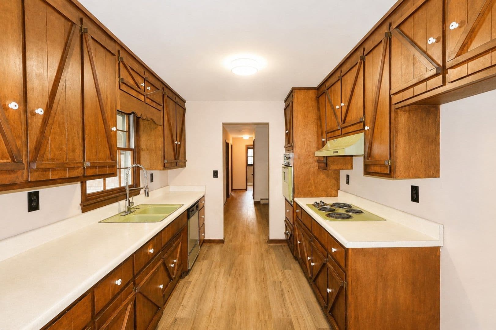 Oakwood House: 3750 Robinson Drive