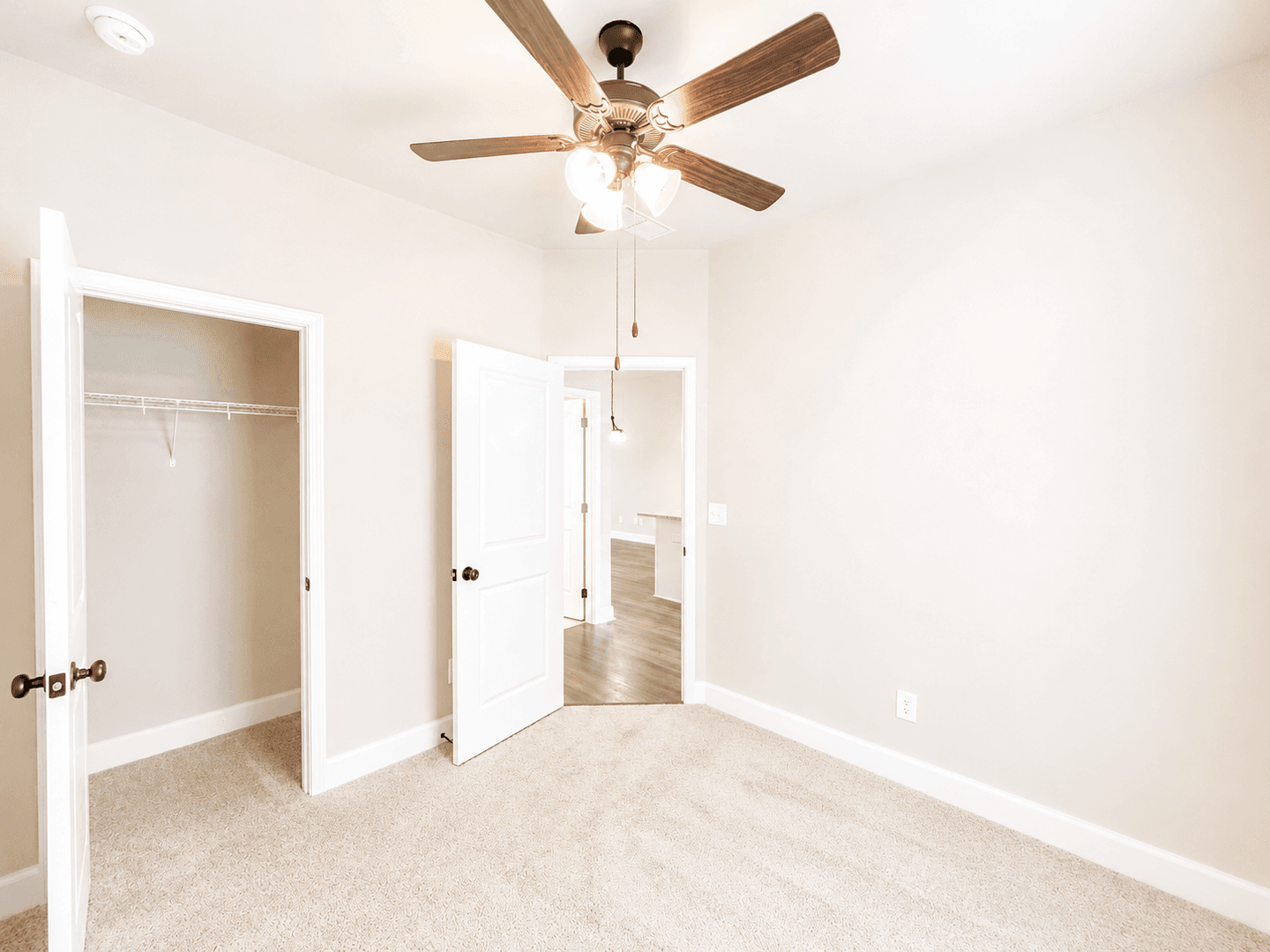 Cornelia Townhome: 701 Pondview Ct