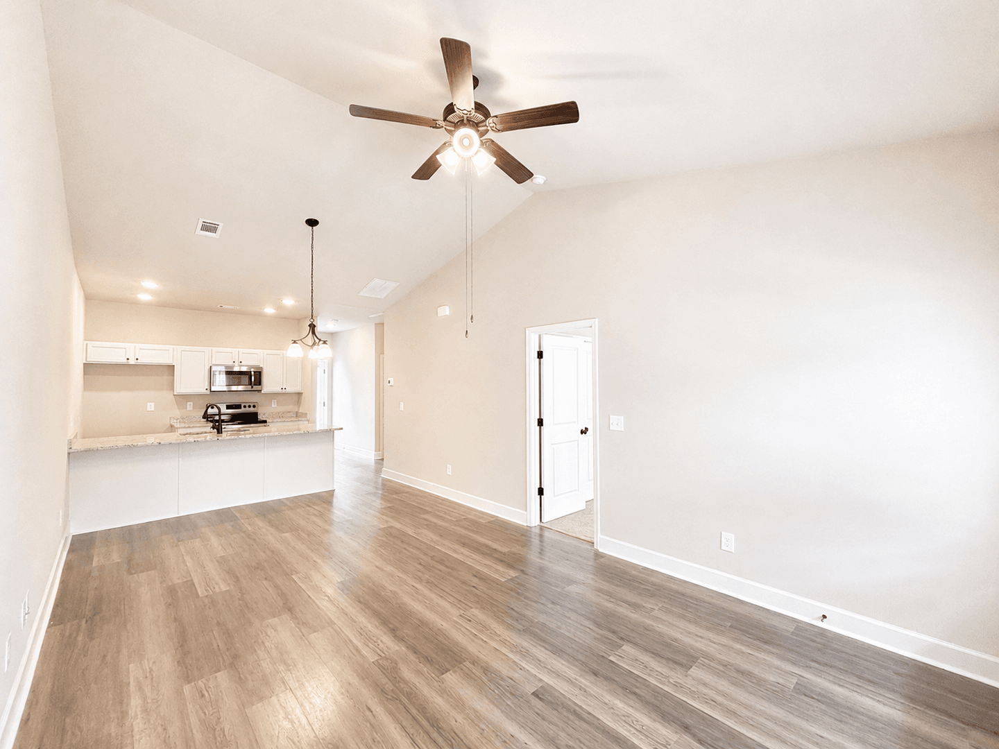 Cornelia Townhome: 701 Pondview Ct