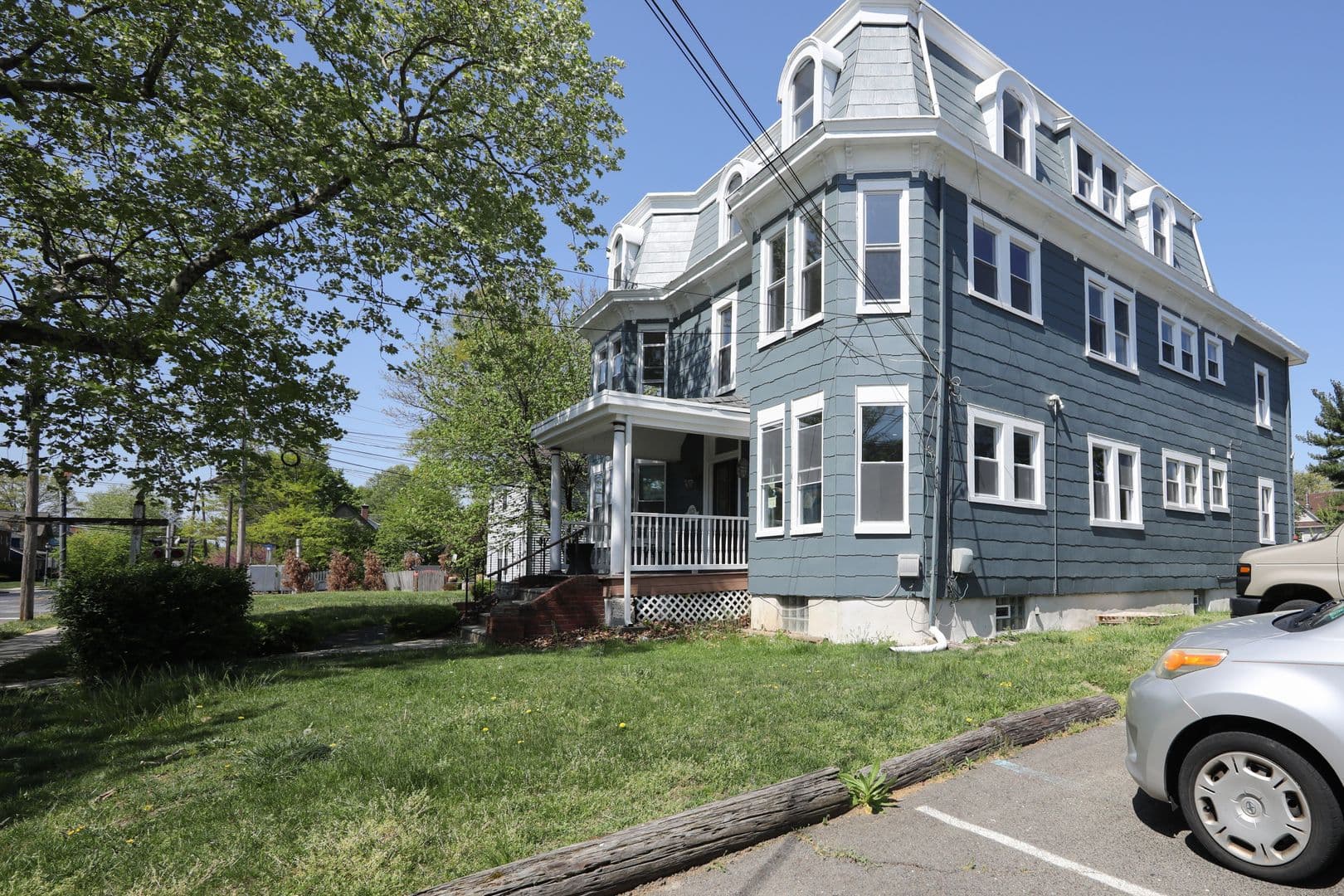 Collingswood Apartment: 1033 W Collings Ave