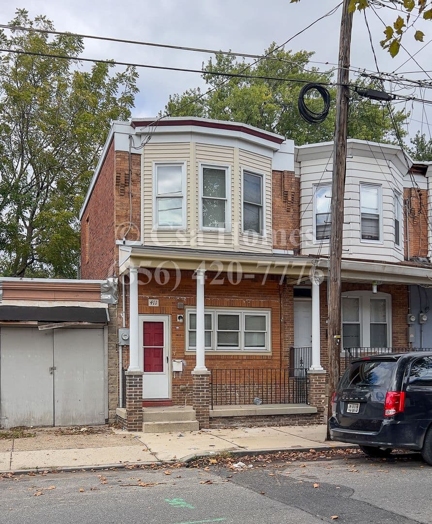 Camden House: 411 Viola St