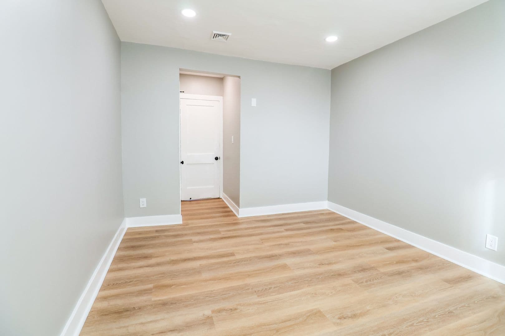Pennsauken Apartment: 5548 Woodland Ave