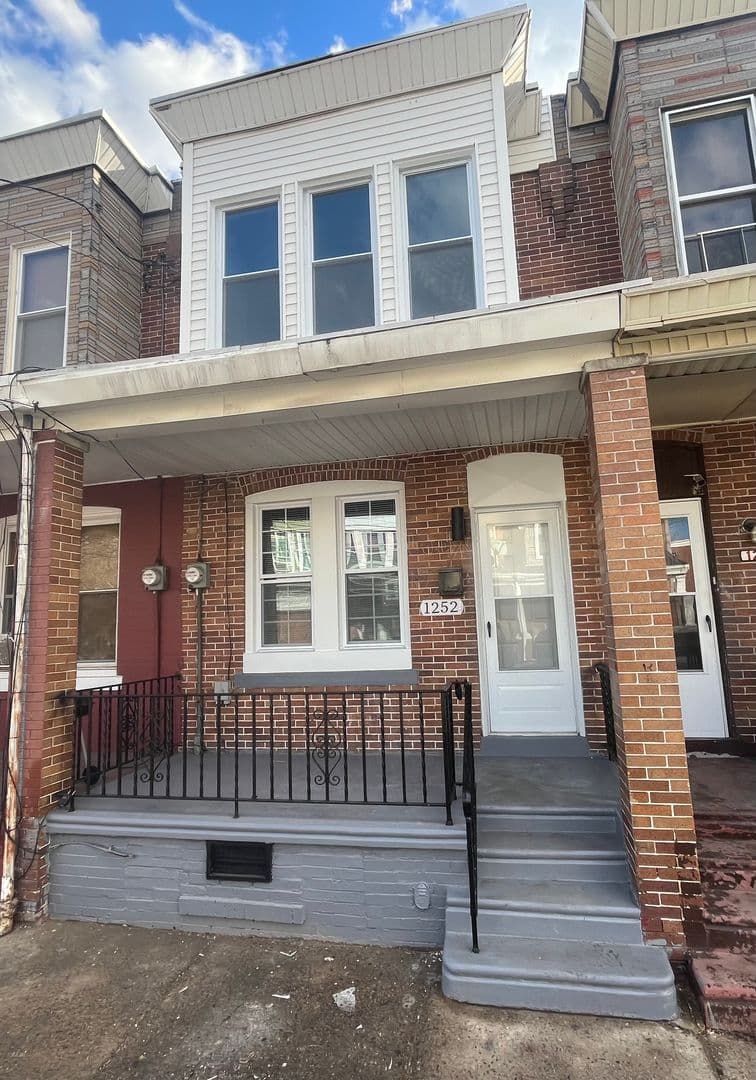 Camden House: 1252 Carl Miller Blvd