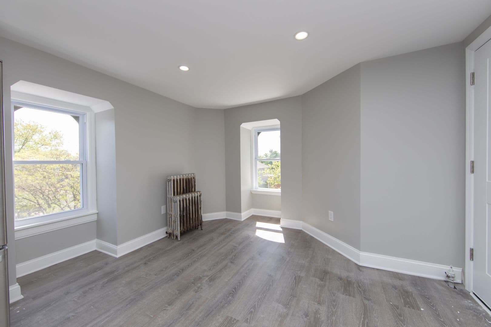 Collingswood Apartment: 1033 W Collings Ave