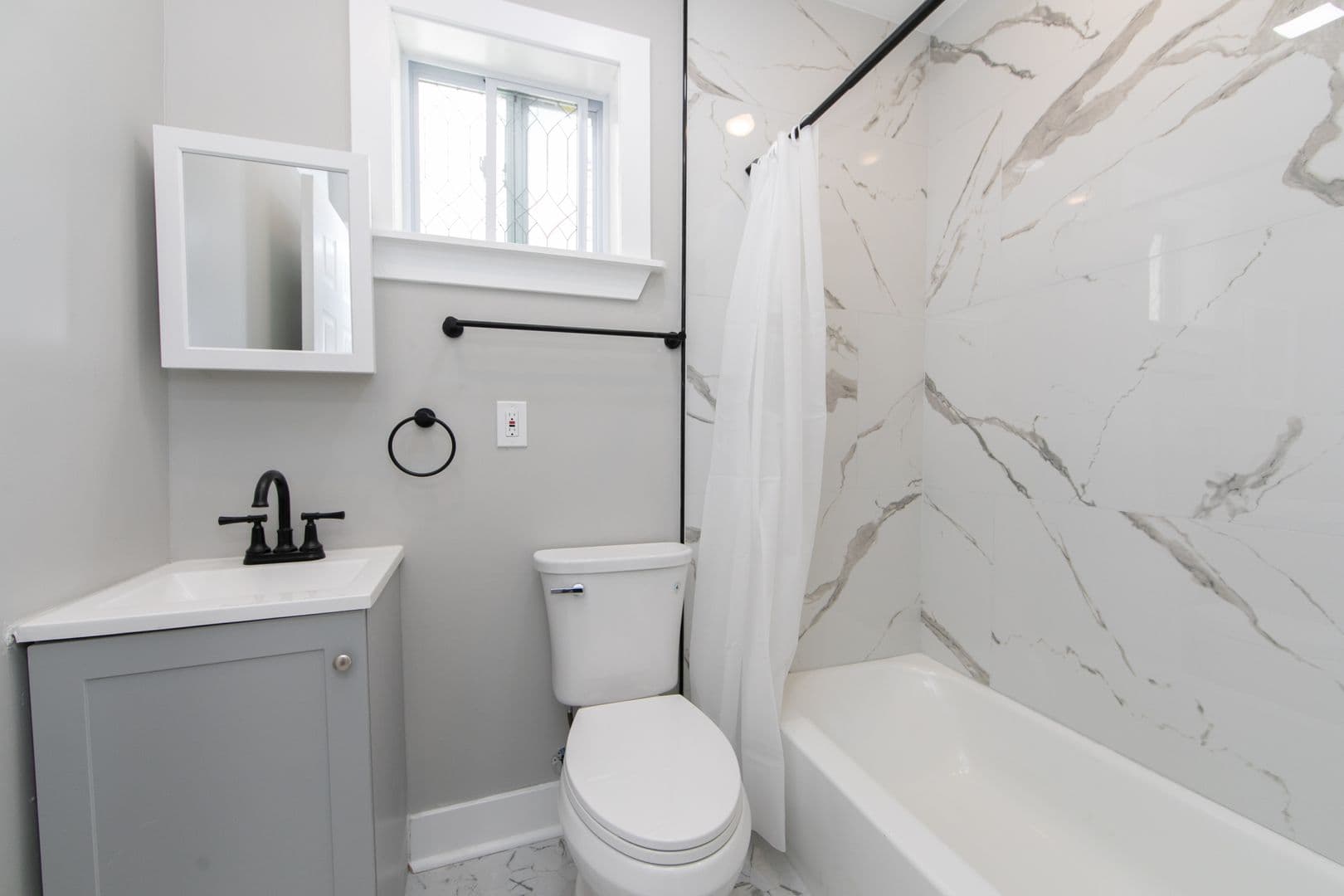 Camden Apartment: 436-438 Broadway Ave - Unit 4