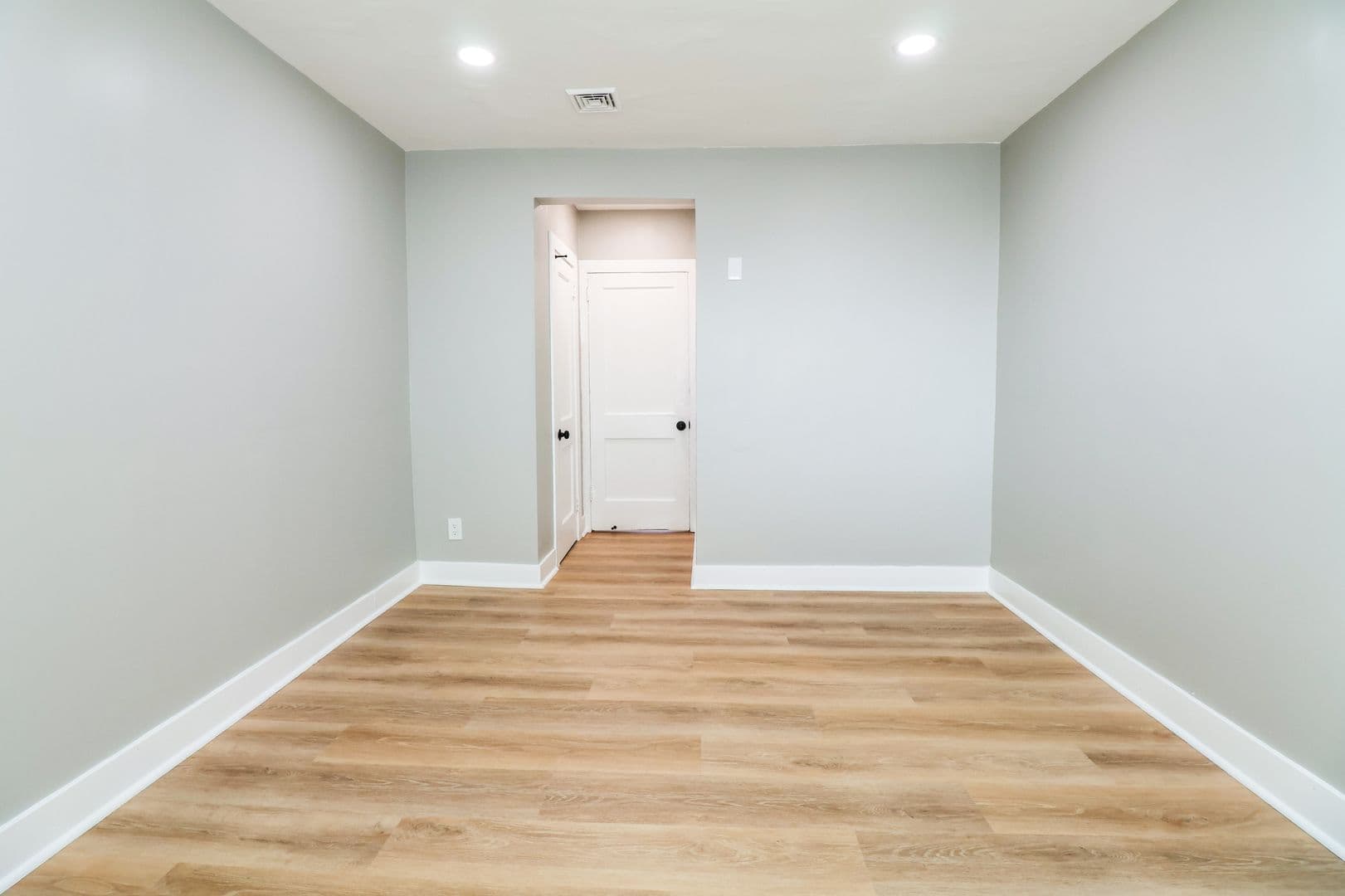 Pennsauken Apartment: 5548 Woodland Ave