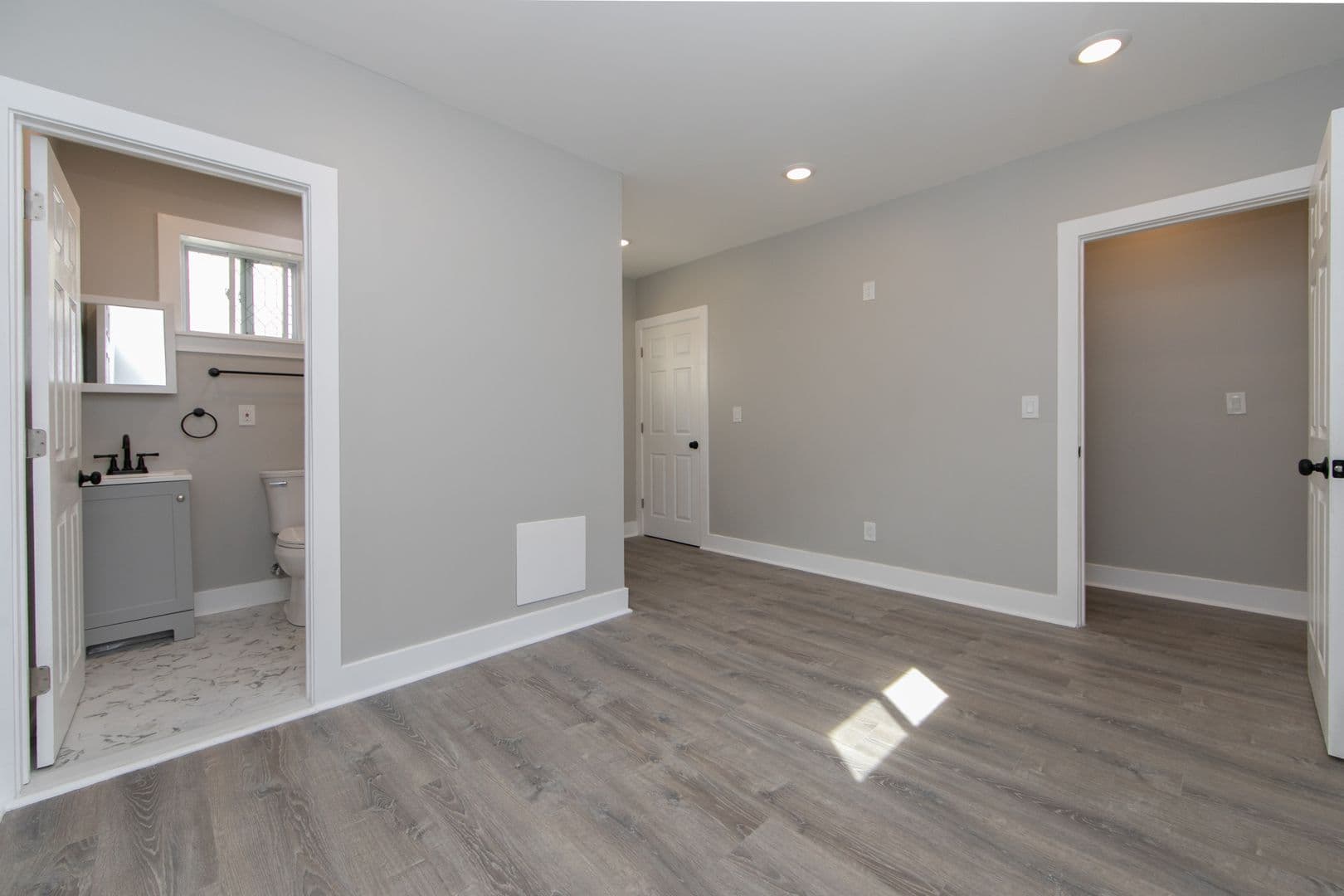 Camden Apartment: 436-438 Broadway Ave - Unit 4