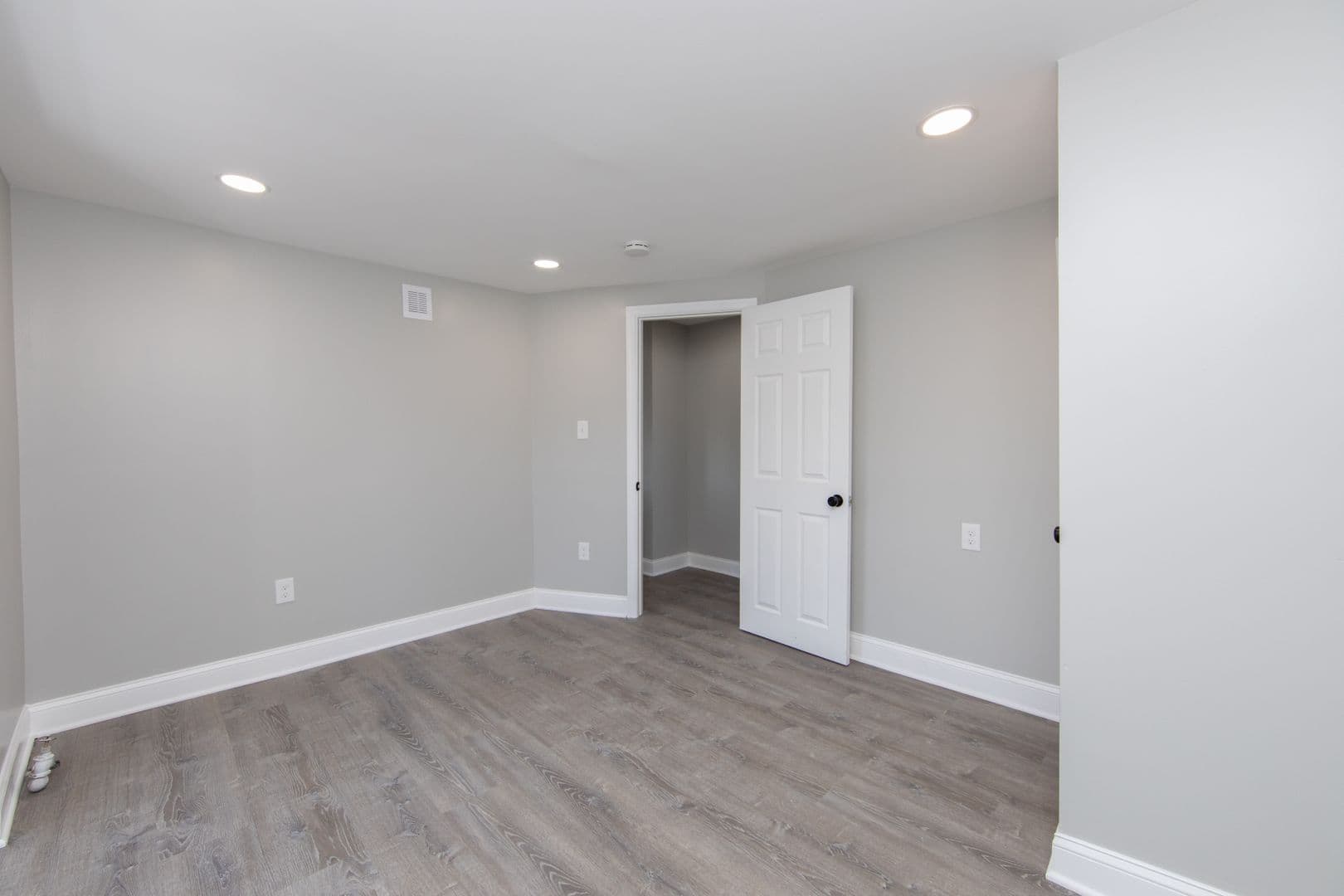 Collingswood Apartment: 1033 W Collings Ave