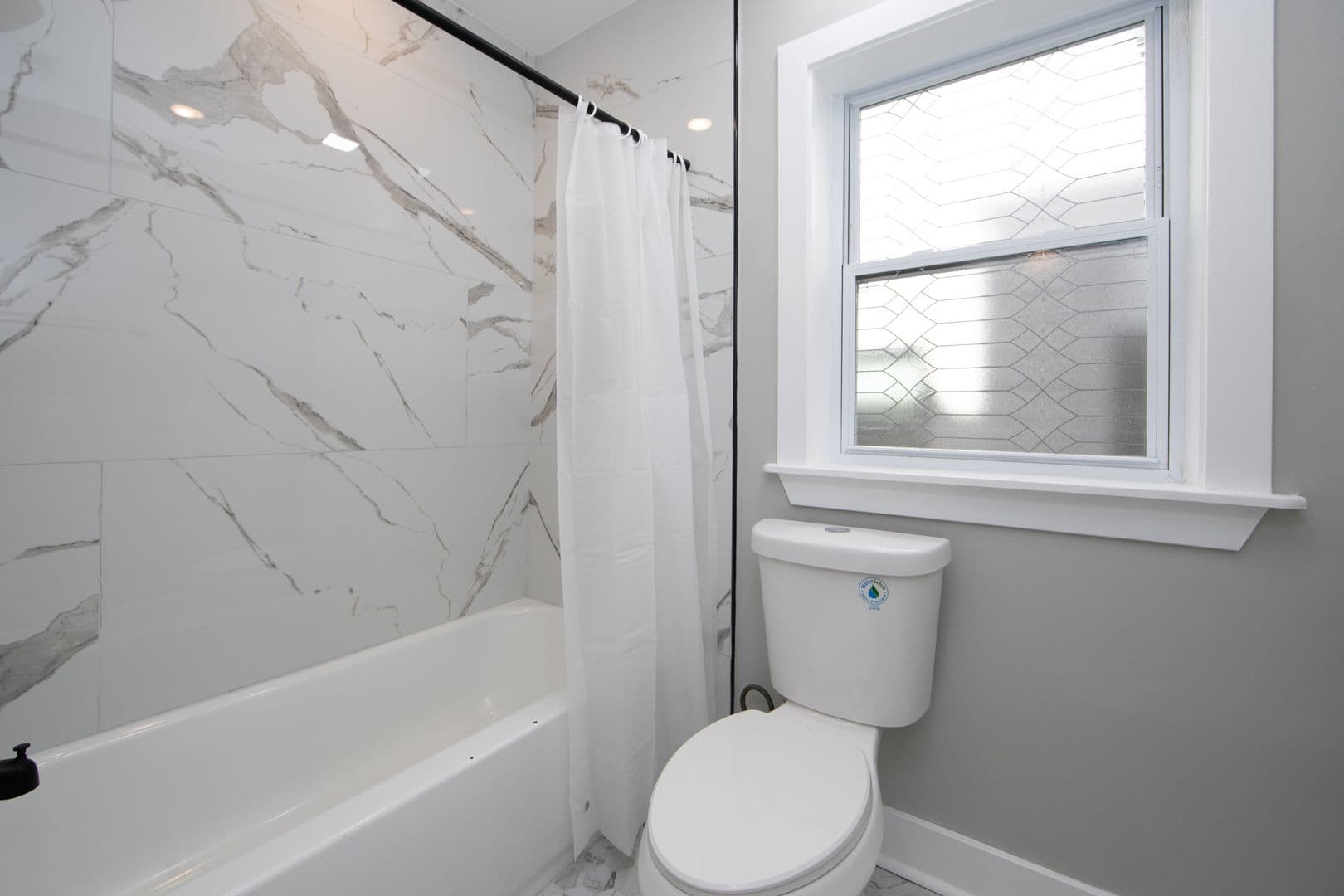Camden Apartment: 436-438 Broadway Ave - Unit 4